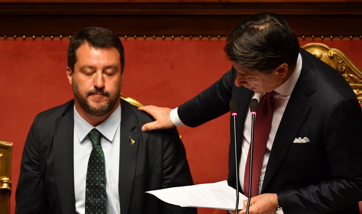 Itaalia peaminister Giuseppe Conte süüdistas tänases kõnes teravalt siseminister Matteo Salvinit (vasakul).