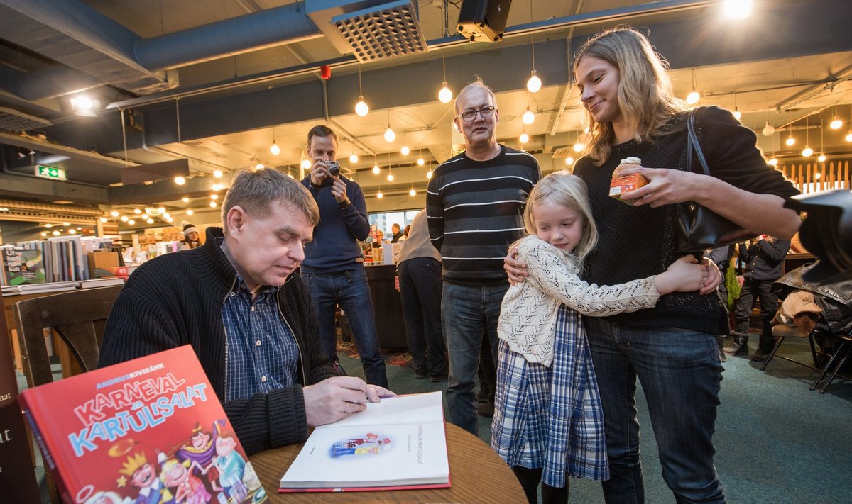 Andrus Kivirähk ütleb, et lastega kohtumas käia ja neile vahvatest raamatutest rääkida on väga kasulik. Eile esitles ta uut lasteraamatut „Karneval ja kartulisalat”.