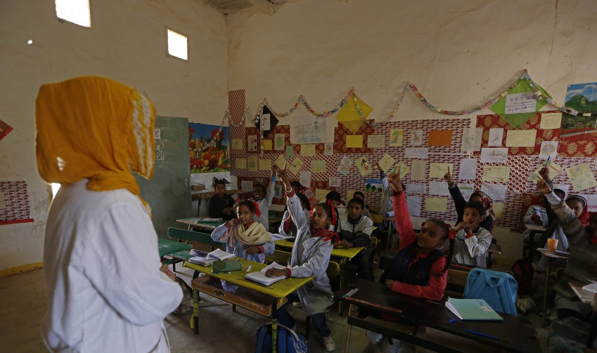 Lõuna-Alžeerias põgenikelaagris asuv kool.