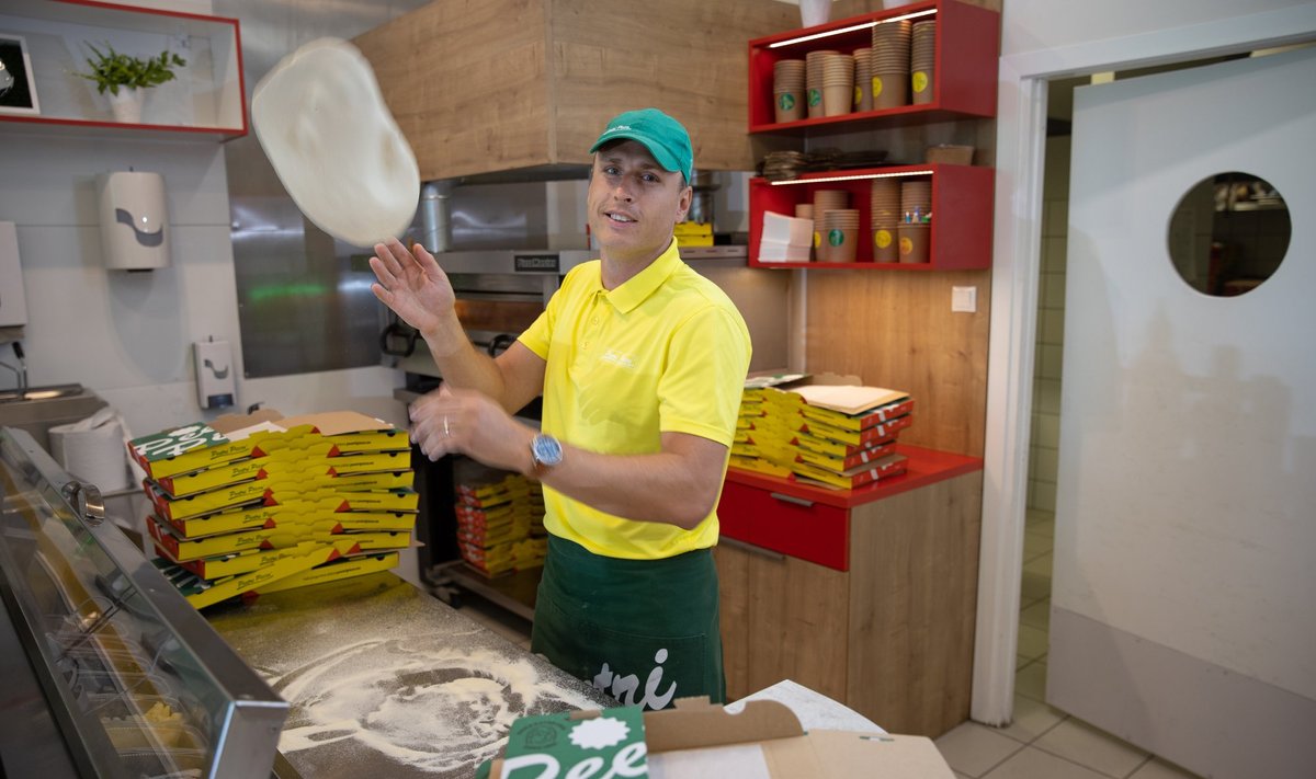 Peetri Pizza on uutes kätes hakanud mühinal kasvama. Peetri Pizza uus omanik Marko Pleiats oskab pitsat valmistada, aga peab end siiski kehvaks pitsategijaks.