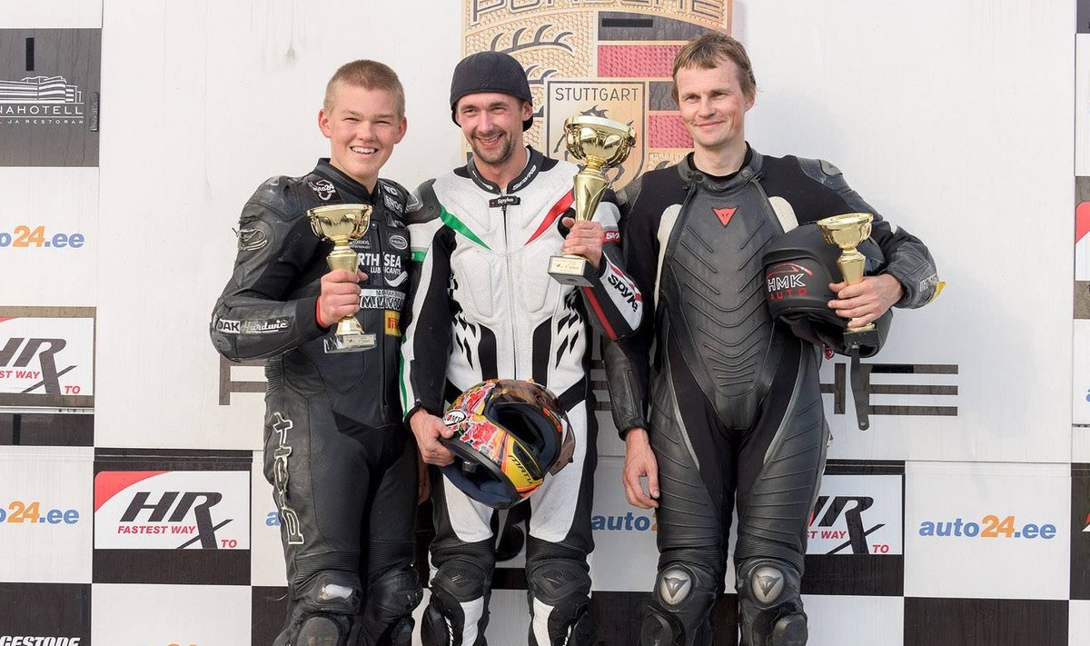 Superbike poodium (vasakult) Hannes Soomer, Martin Pärtelpoeg ja Toomas Tomson