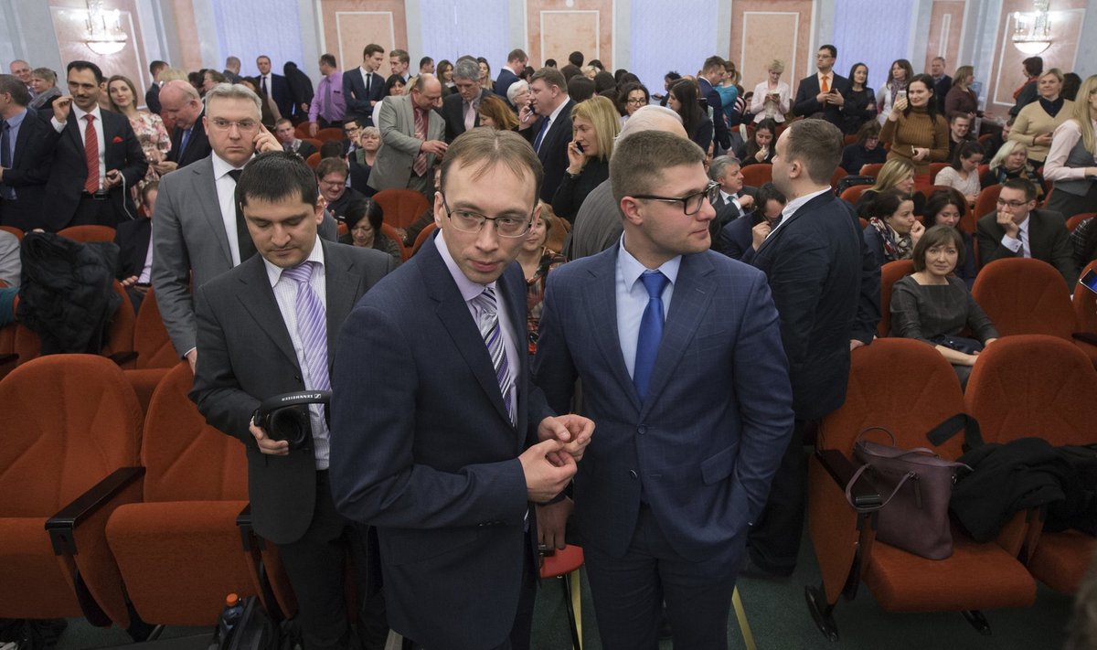 Kohus otsustas aprillis umbes 175 000 jehovisti tegevuse Venemaal keelata. Fotol usulahu esindajad kohtus otsust kuulamas.