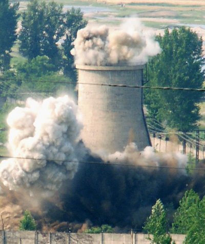 Yongbyongi tuumajaama lõhkamine