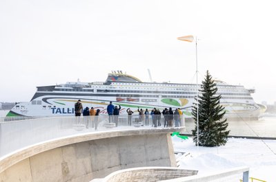 Tallinki Megastar tervitas oma uut tandemikaaslast ettevõtte Tallinna-Helsingi liinil, MyStari kodusadamasse sisenemise puhul laeva udupasuna signaaliga.