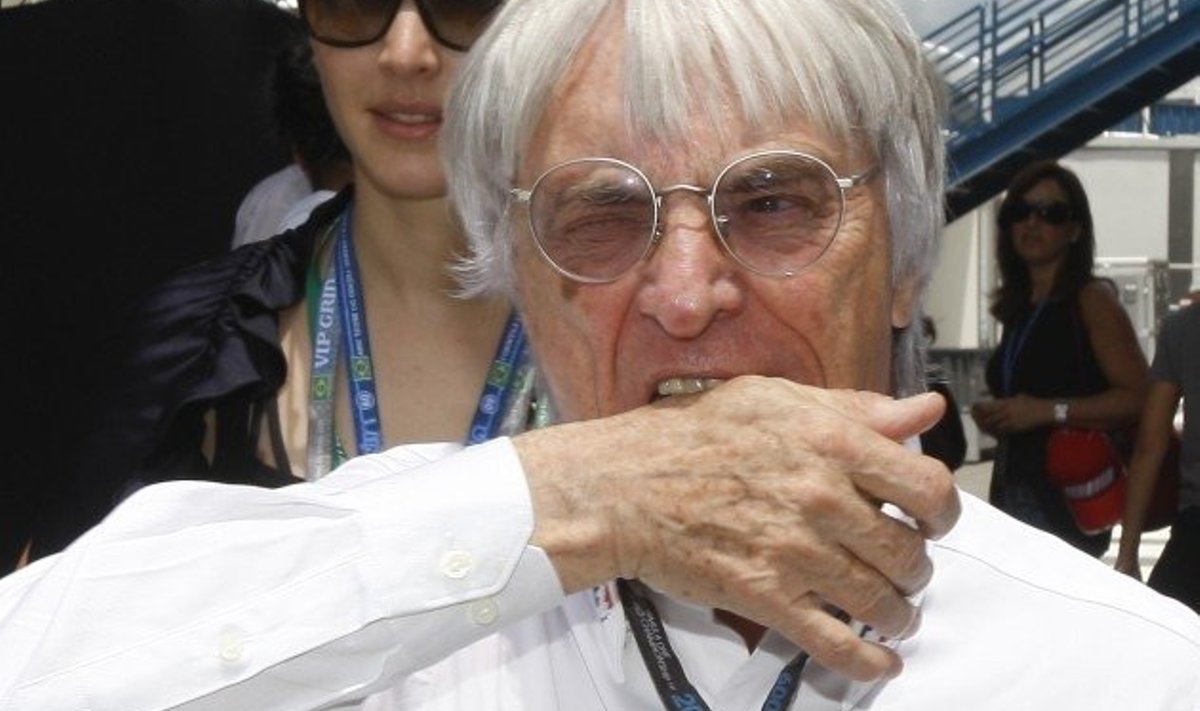 Bernie Ecclestone, president and CEO of the Formula One organization reacts in the paddock prior to the start of Brazil's F1 Grand Prix at the Interlagos race track in Sao Paulo, Sunday, Oct. 18, 2009. (AP Photo/Luca Bruno) / SCANPIX Code: 436