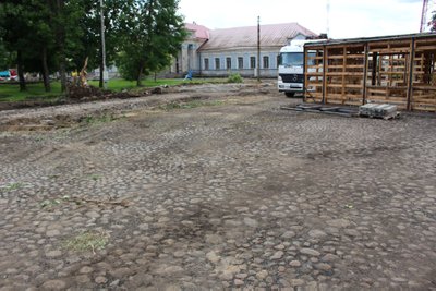 Ajalooline munakivitee, Narva