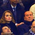 Berlusconi kihlus endast 50 aastat noorema naisega