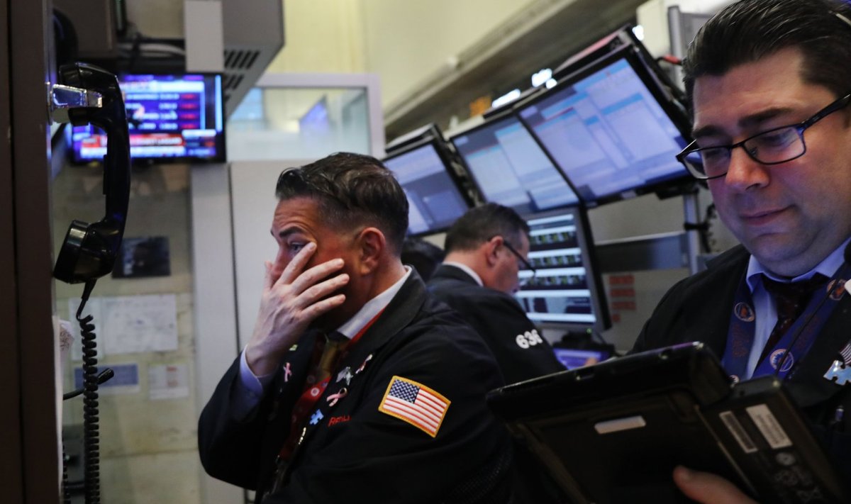 USA aktsiakauplejad eile New Yorgi börsipõrandal 