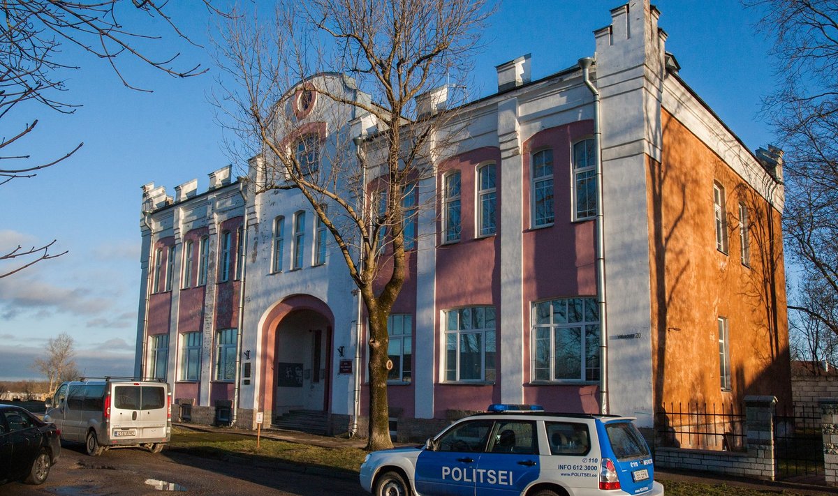 Koguduse maja Narvas aadressil Vabaduse 20. Eilsest on igal Narva Aleksandri koguduse kinnistul peal keelumärk ja need peavad minema haamri alla.