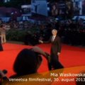 REUTERSI VIDEO: nõtke kõrbediiva Mia Wasikowska on punasel vaibal sama särav kui filmis