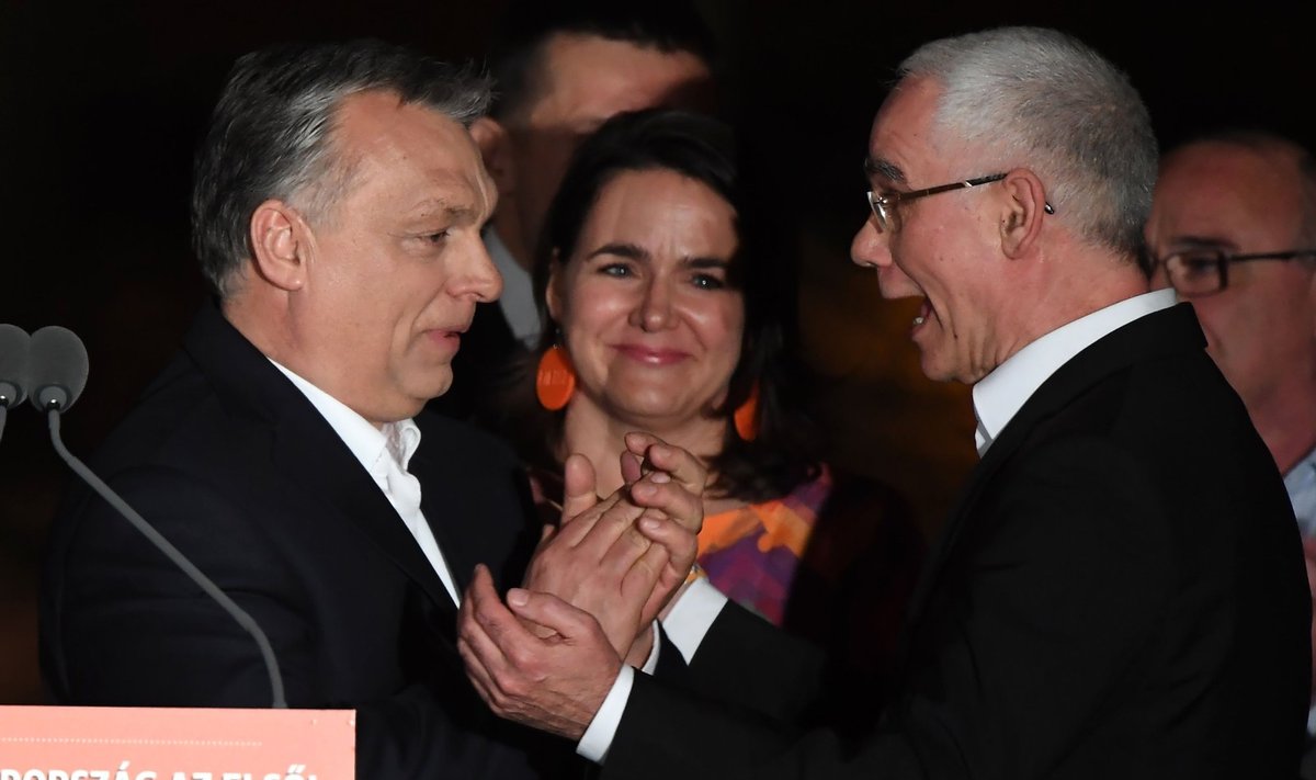Viktor Orbán, Katalin Novák ja tollane minister, praegune piiskop Zoltán Balog 2018. aastal. Kogu riiki vihastanud armuandmine olevat olnud just piiskopi idee. 