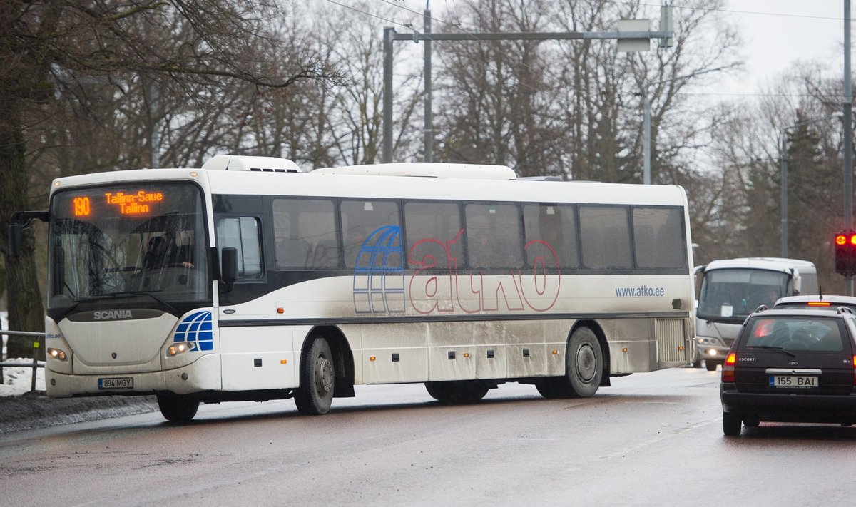 Esmaspäevast ei kanna Harjumaal Tallinna–Saue vahet sõitvad liinibussid enam ATKO, vaid Hansabussi logo.