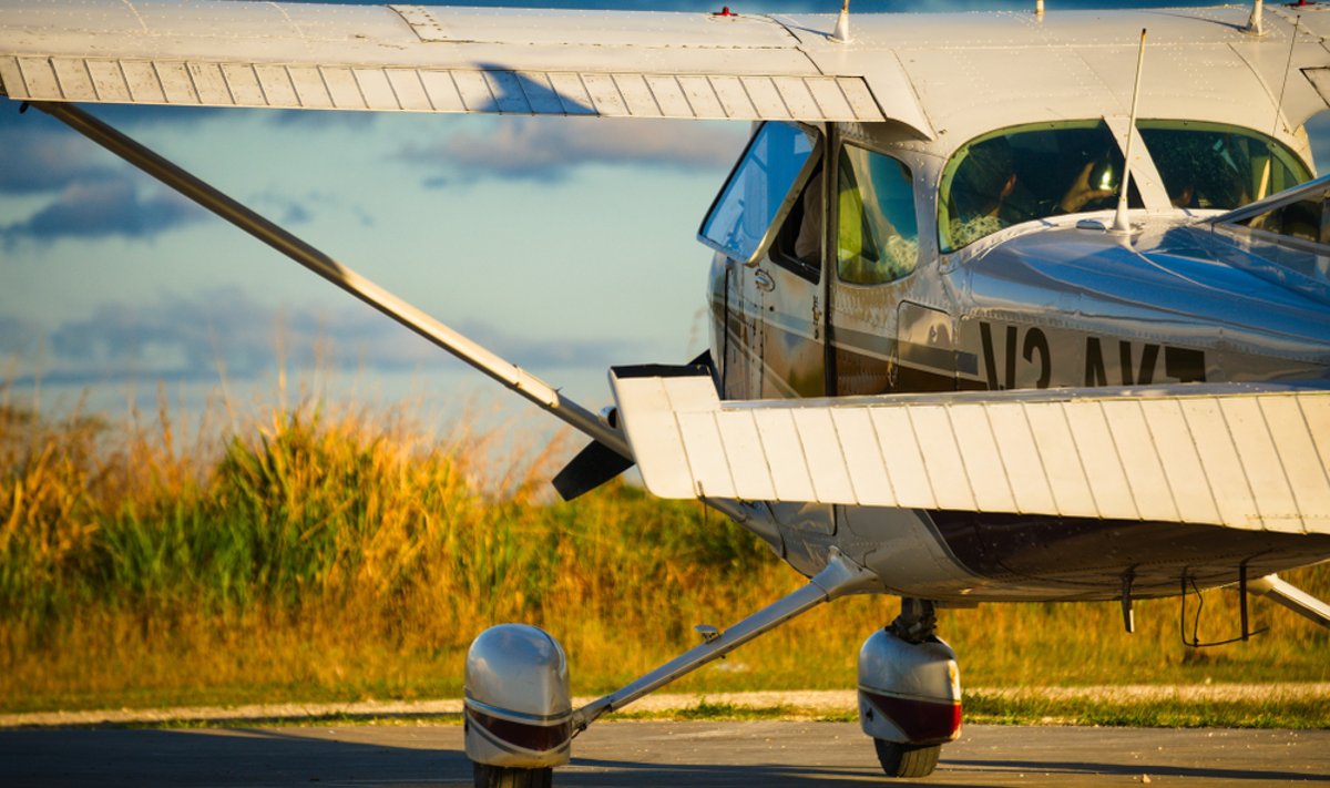 Väikelennuk Cessna 182. Fotol olev lennuk on illustratiivne ega ole õnnetusega kuidagi seotud.