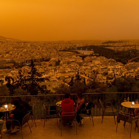 FOTOD | Meenutab planeet Marsi? Sahara kõrbetolm on Kreeka värvinud kollakasoranžiks