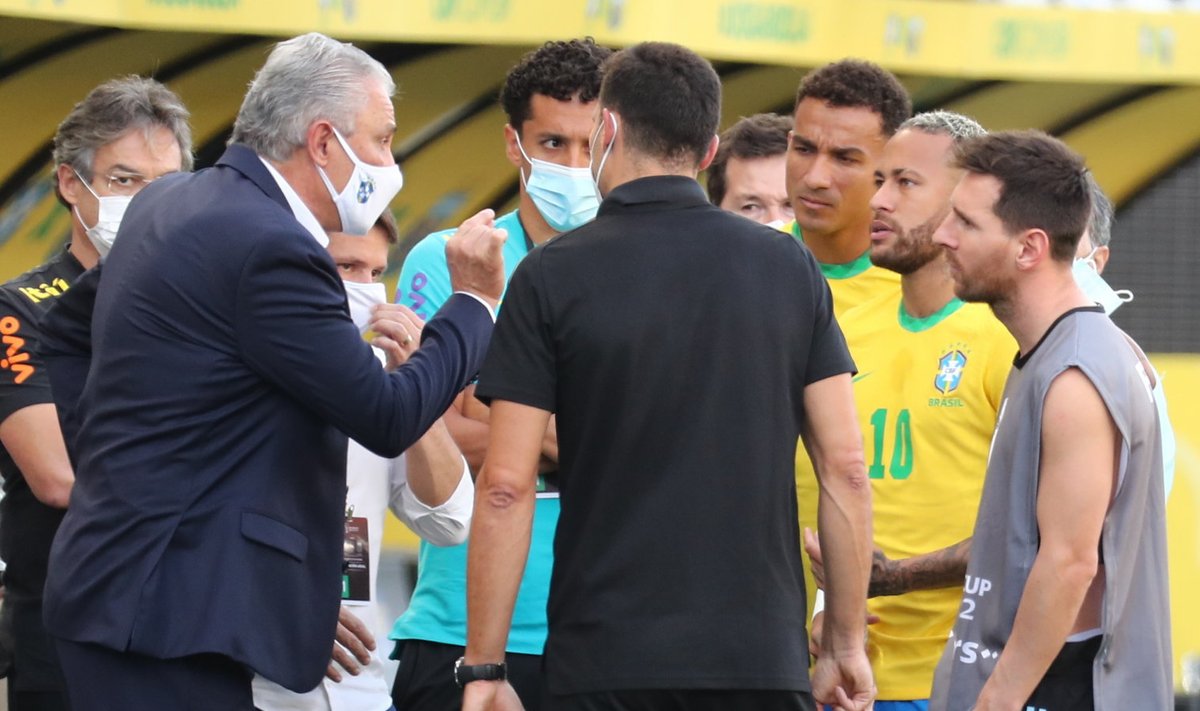 Brasiilia ja Argentina jalgpallimatšist kujunes farss.