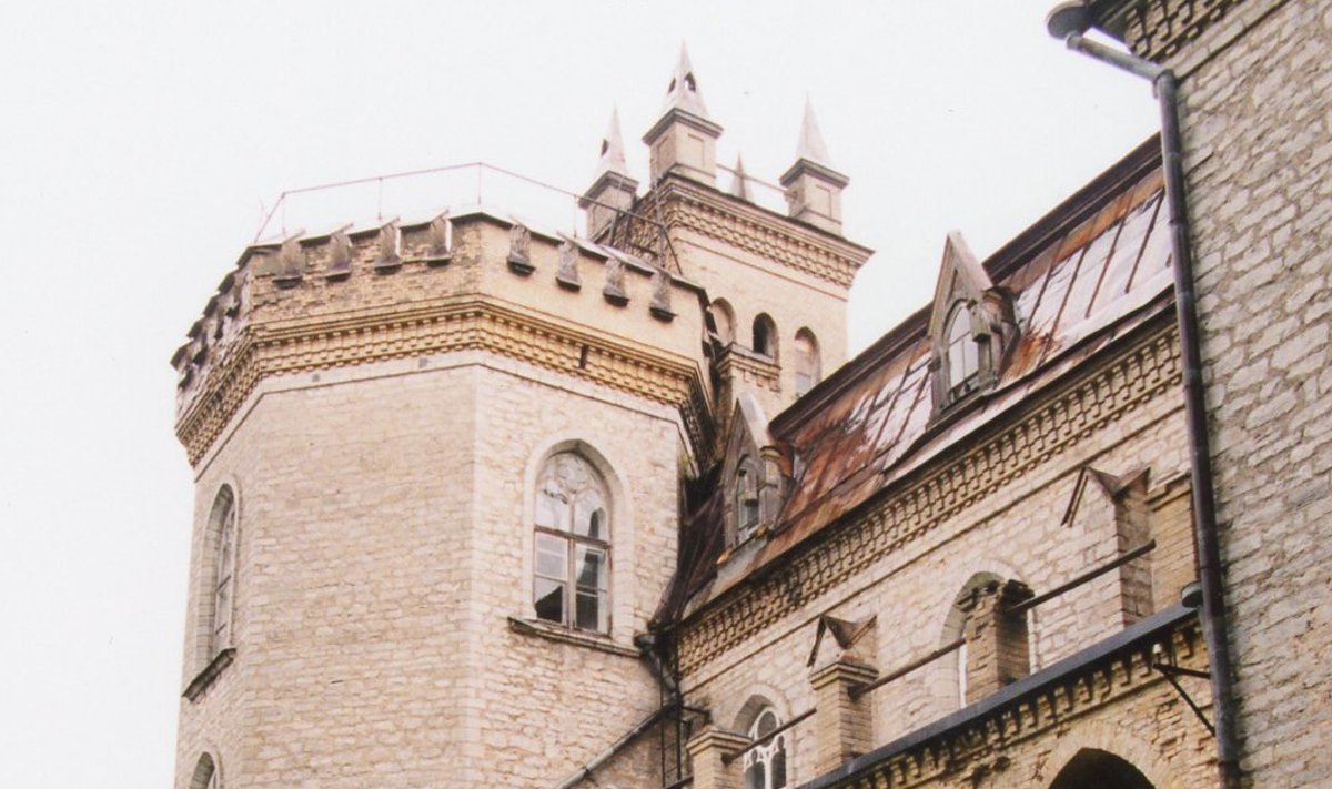 Усадьба Лайтсе выглядит как настоящий рыцарский замок.