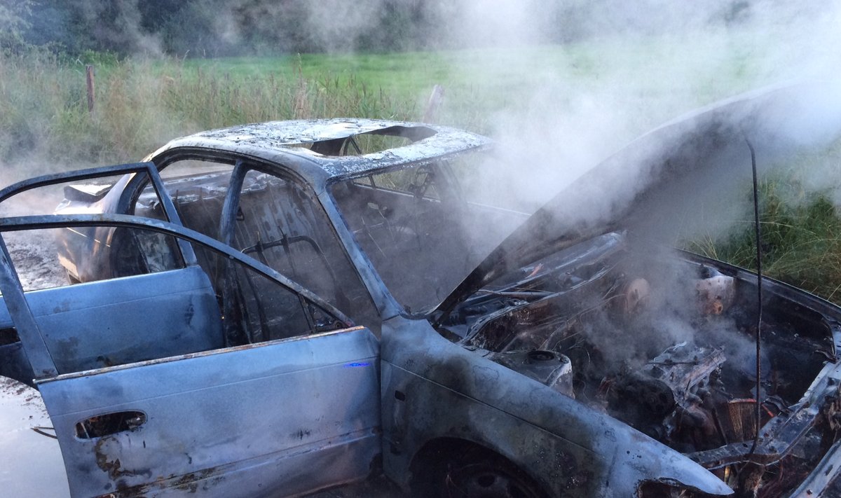 Särvgeres põles Toyota maani maha