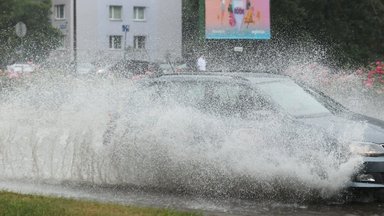 ФОТО и ВИДЕО | Сильный ливень затопил улицы Таллинна