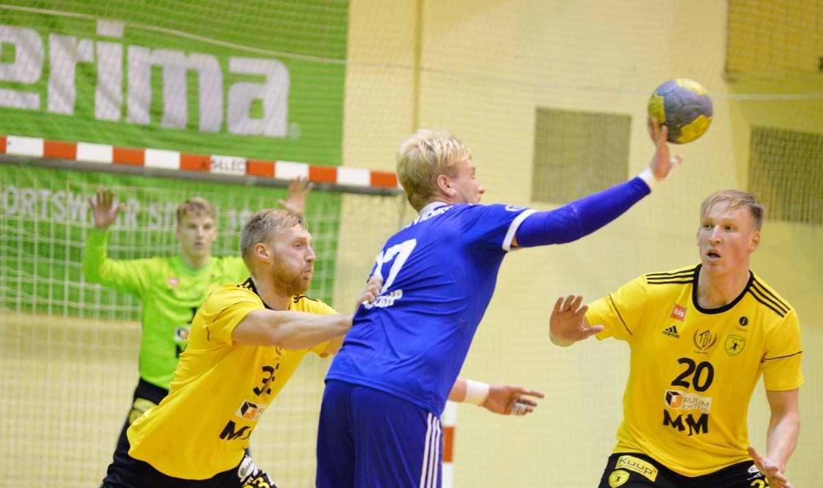HC Tallinn võitles Vilniuses tabelisse viigipunkti, Kaspar Lees (vasakul) ning Marko Slastinovski viskasid vastavalt seitse ja viis väravat.