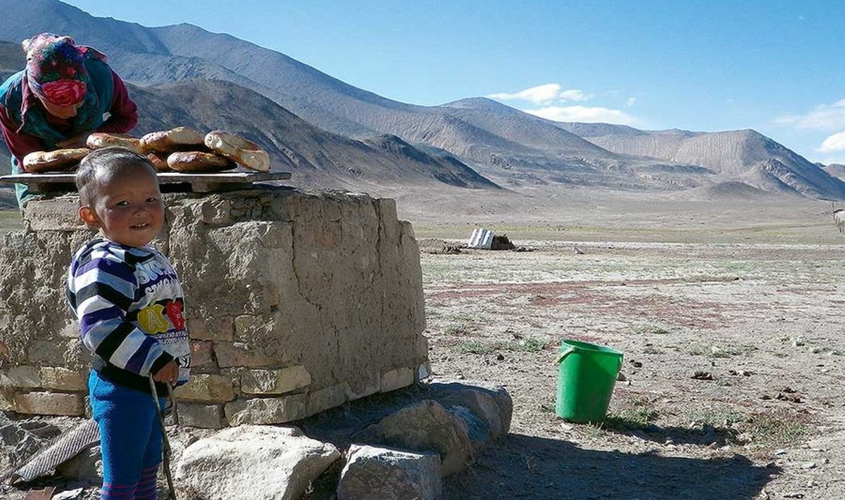 Kõik on kohapeal kasvatatud või valmistatud. Poekaupa Kõrgõzstani ja Tadžikistani külades palju ei tarbita.