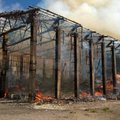 FOTOD: Jõgevamaal põles tööstuslik heinahoidla