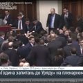 VIDEOD: Ukraina parlamendis toimus järjekordne kaklus, Jatsenjuk nimetas saadikuid debiilikuteks