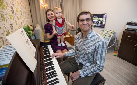 Aleksandr, Lydia ja väike Lera Dotsenko. Kui intervjuu antud, istus pereisa klaveri taha ja mängis ette oma lemmiklood.