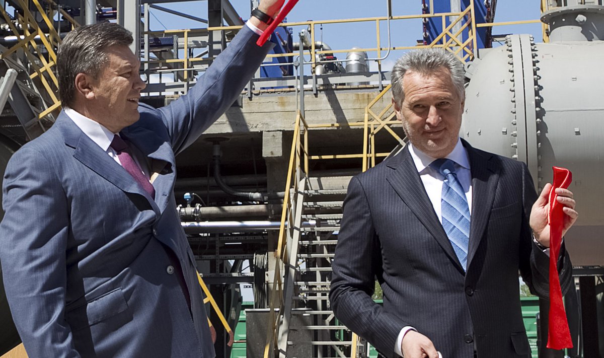 Ukraina ekspresident Viktor Janukovõtš (vasakul) ja Dmitro Firtaš keemiatehase avamisel Krimmis 2012. aastal.