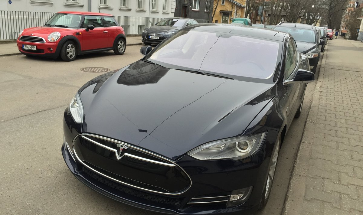 Tesla Model S, illustreeriv foto