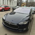 Tesla katsetab Hiinas lahendust, mis takistab elektrilaadijate juures olevate parkimiskohtade kinni parkimist