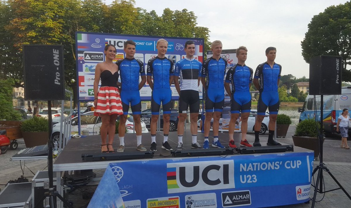 Eesti U23 maanteekoondis Coppa dei Laghi allkirjapoodiumil
