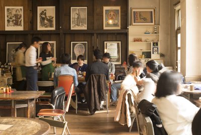 Kyoto hipsterite lemmikkohvik asub vanas koolimajas, kus igast klassiruumist on saanud kohvik, kontserdi- või kinosaal.