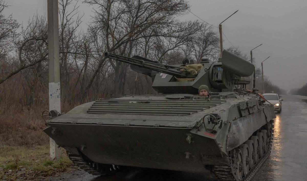 Ukraina armee jalaväe lahingumasin BMP-1U Škval Pokrovski juures. Neid masinaid on toodetud vähe ja neid kasutavad nii Vene kui ka Ukraina armee. Venemaa sai 14 sellist masinat sõjasaagiks Gruusias 2008. aastal.