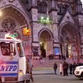 New Yorgis tappis politsei katedraali trepil tule avanud mehe