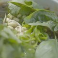 KODUSAADE: Kadri Tran valmistab vietnami suppi pho bo'd