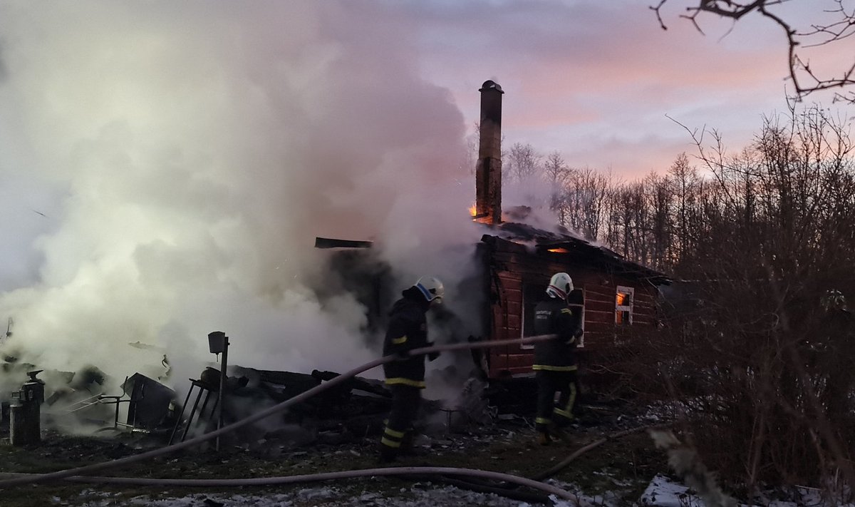 Kui 10. jaanuaril puhkes Lepikute majas tulekahju, ei saanud päästeautod kohe põlengule ligi ja maja põles maha.