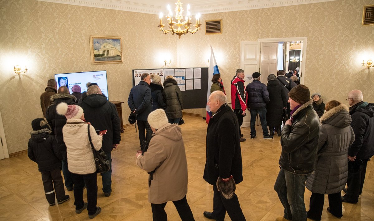 Venemaa presidendivalimiste eelhääletamine Vene saatkonnas eile 17. märtsil