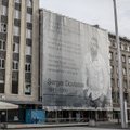 ФОТО DELFI: В Таллинне на площади Вабадузе разместили огромный портрет Довлатова