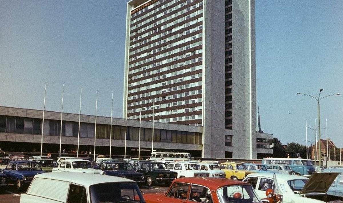 Kaader tellitud dokfilmist "Tallinn". Hotell "Viru".1977