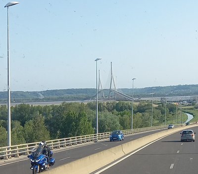 Normandia sild ootab.