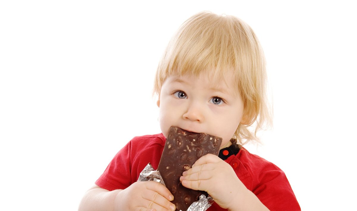 Väikelaps ei vaja komme, küpsiseid, šokolaadi, koogikesi ega muid maiustusi.