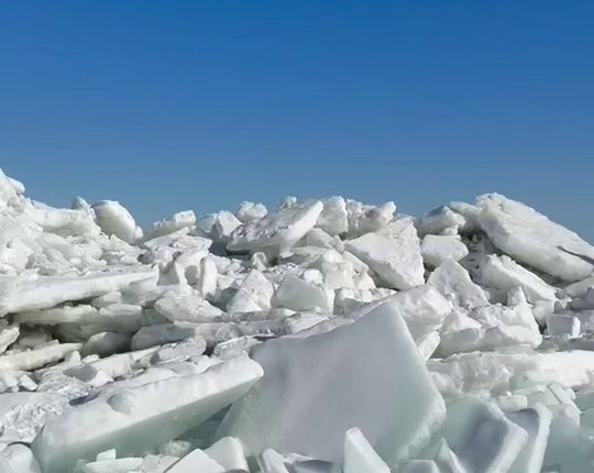 VIDEO | Võimas! Rüsijää on Peipsi kallastele moodustanud lausa mitme meetri kõrgused vallid