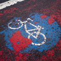 ФОТО | Почему снова облупилась краска на велосипедных дорожках Таллинна?
