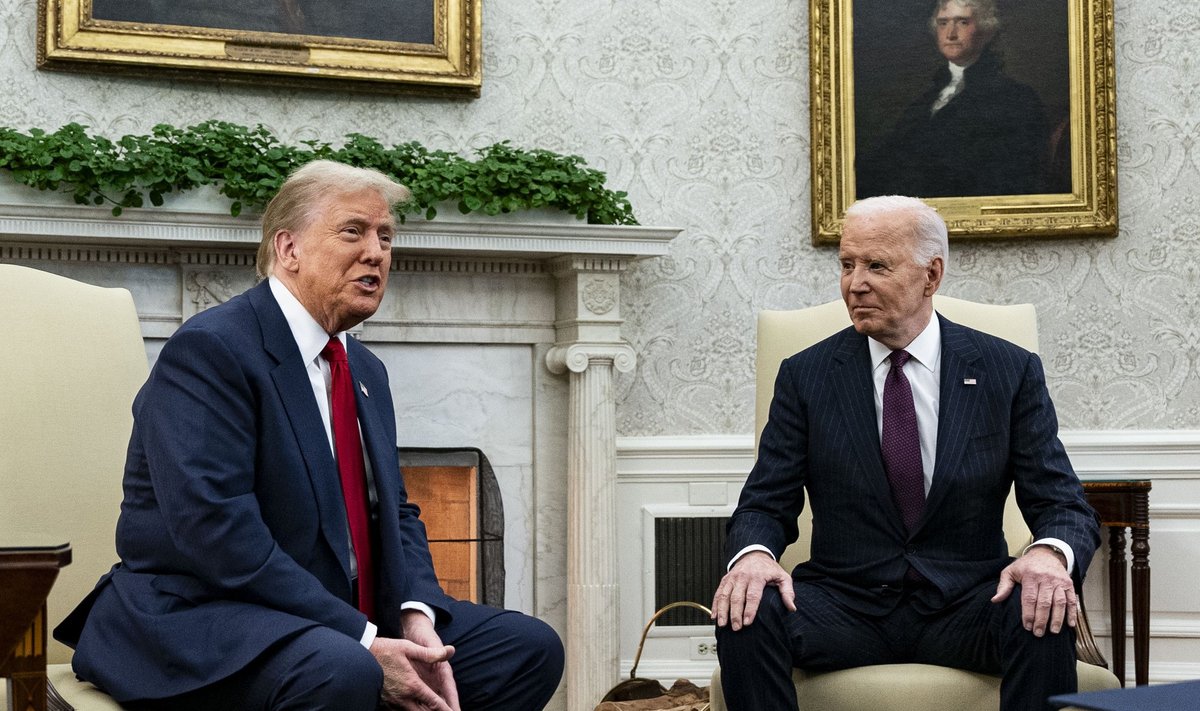 Ametisse astuv USA president Donald Trump ja ametist lahkuv Joe Biden Valges Majas