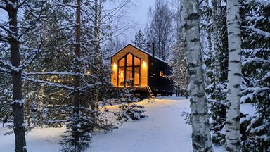 Fotograaf projekteeris ja ehitas ise Otepääl künka otsa väikese maja