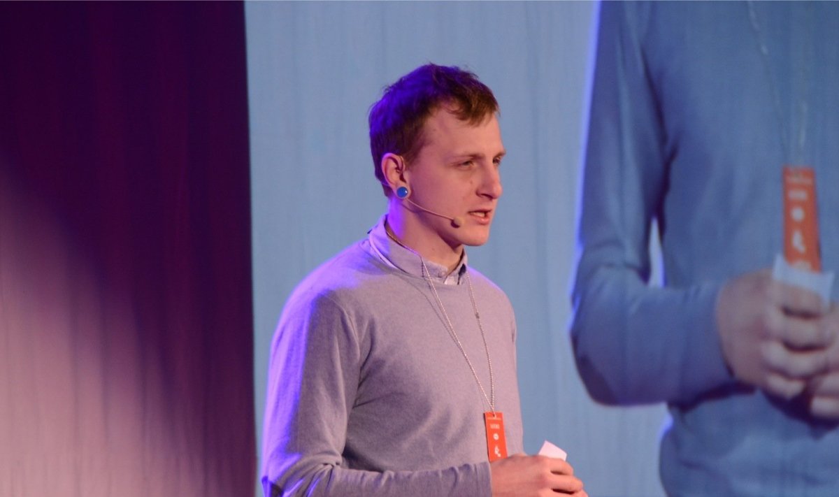 Александр Арабкин выступает на конференции TEDxLasnamäe