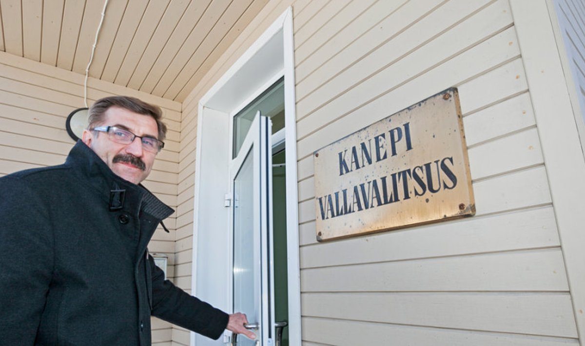 Kanepi vallavanem Urmas Hallap sai üleeile ametist priiks.