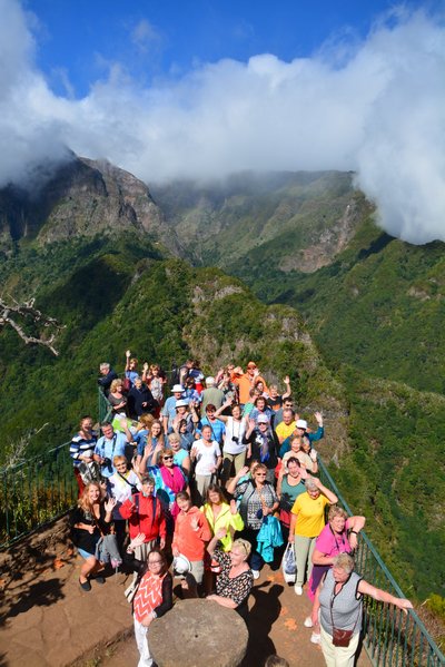 Madeira reisi peaaegu kogu esimene grupp jalutuskäigul loorberimetsas.
