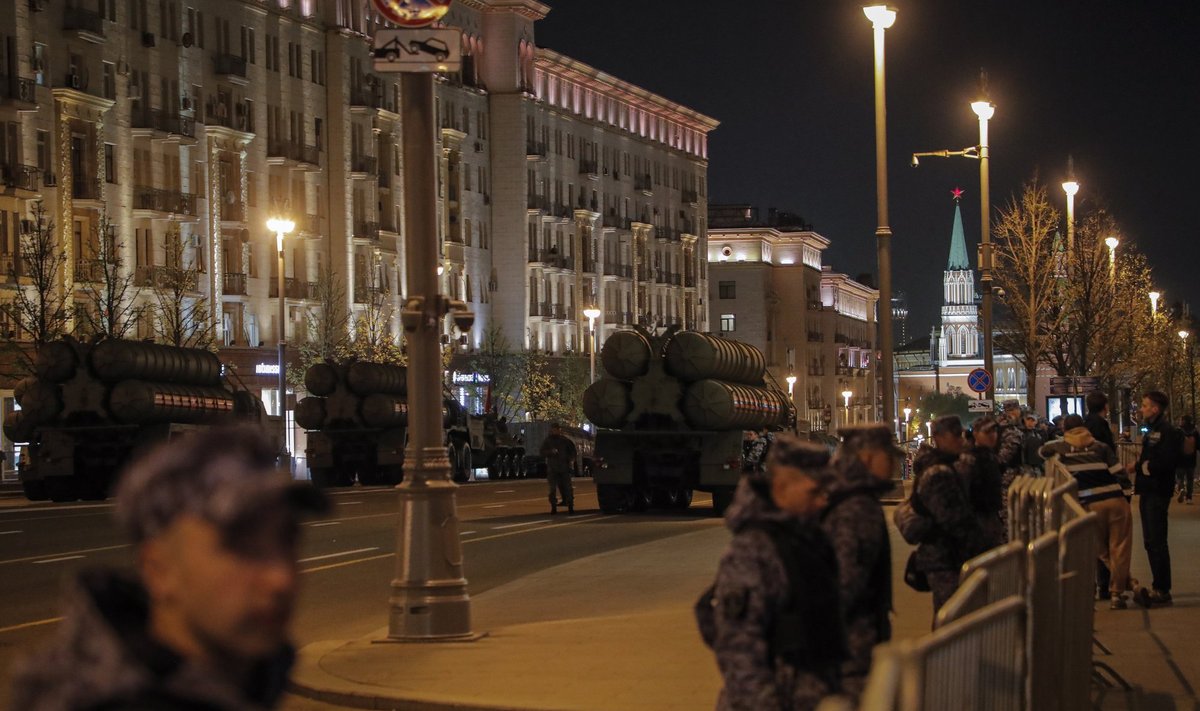 S-400 õhutõrjepatarei liigub Kremli juurde. Valmistutakse 9. mai paraadiks.