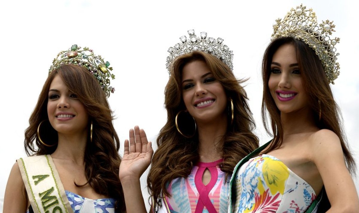 The new Miss Venezuela 2014, Mariana Jimenez (C) poses with first finalist Edymar Martinez (R) and second finalist Maira Alexandra Rodriguez (R)